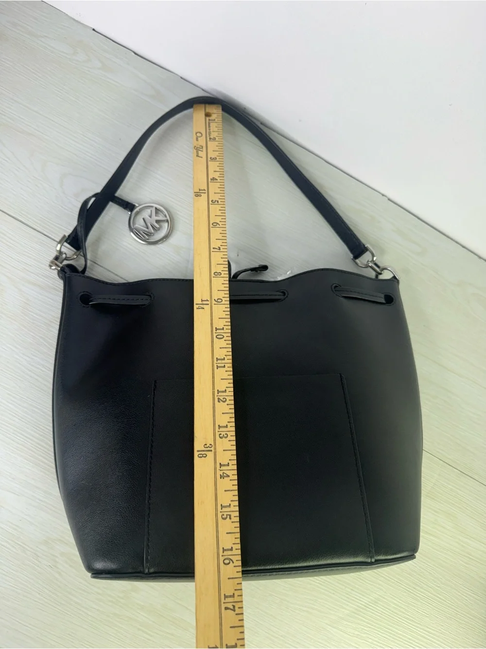 Michael Kors Eden Medium Bucket Shoulder Bag Drawstring Leather Black